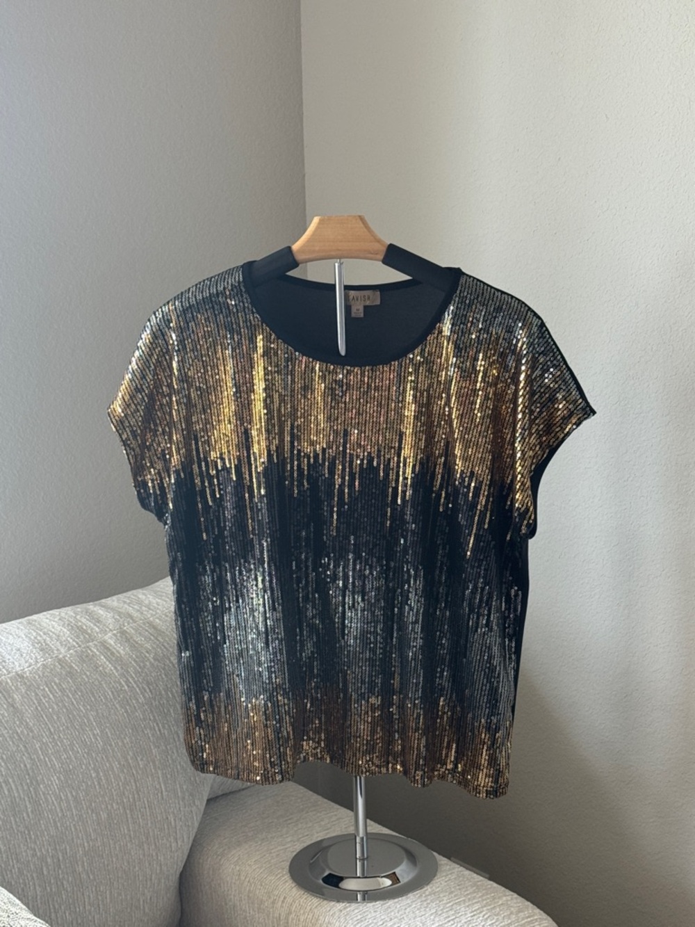 Lavish Black and Gold Sequin Short Sleeve Tee M